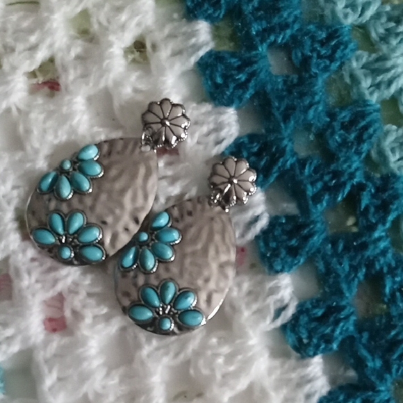 Turquoise Silver Southwest Earrings - Picture 4 of 5